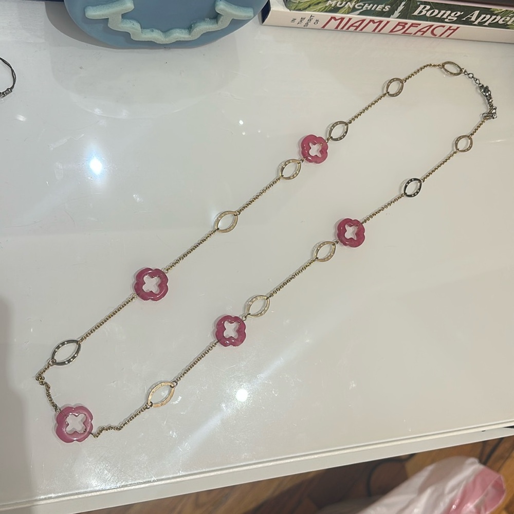 Clover pink lucite and gold tone chain necklace